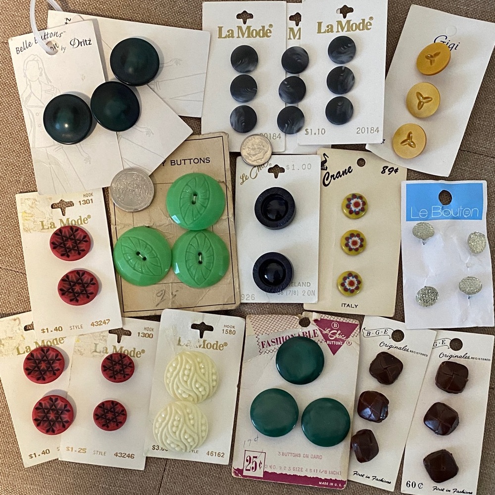 Vintage Buttons 18 Cards /44 buttons Various Countries of Origin Unused